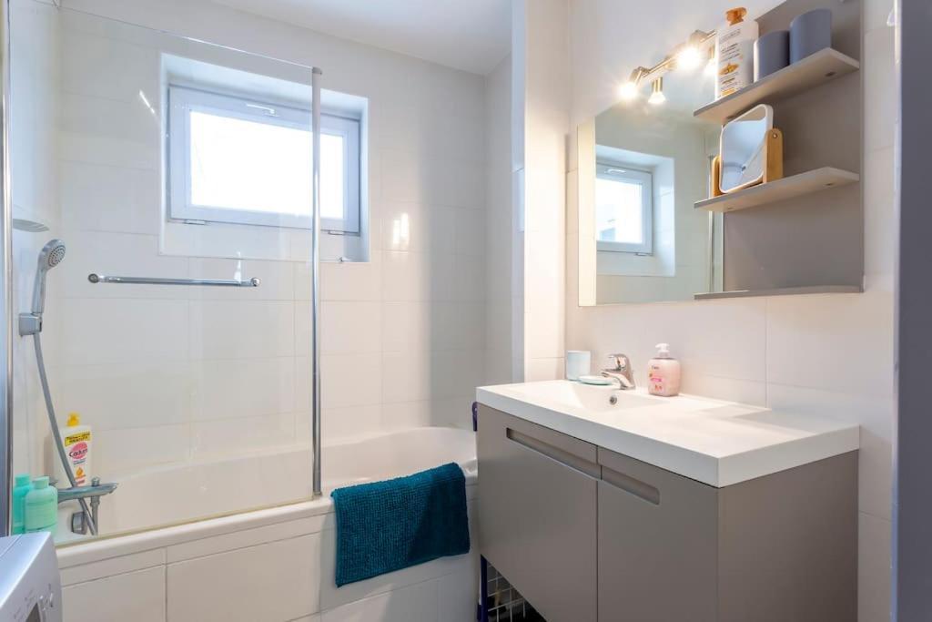 Chez Laurence - Elegant Appartement Climatise Avec Wifi Et Parking La Grande Motte Bagian luar foto